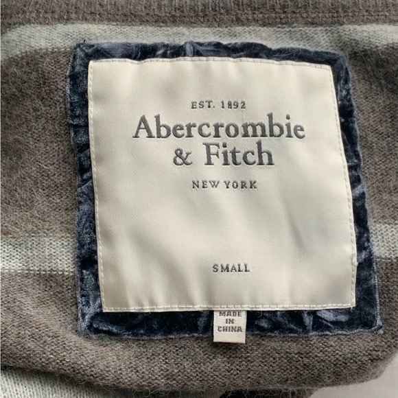 SOLD️ VTG Abercrombie and Fitch Gray Babydoll Sweater - Picture 8 of 10